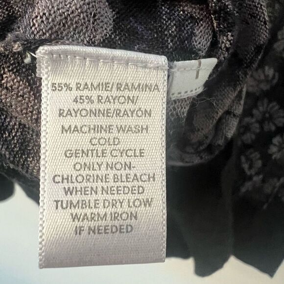 Women's Daisy All-Over Print Back Zip Long Sleeve Black Sweater Size Large - Picture 4 of 7